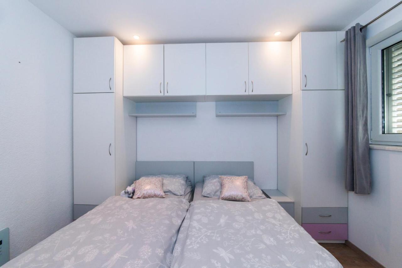 Apartman Luka Vila Vesa Promajna With Jacuzzi & Garden Leilighet Eksteriør bilde